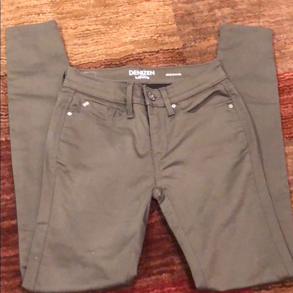 Denizen Levi’s green pants women’s Jeggings